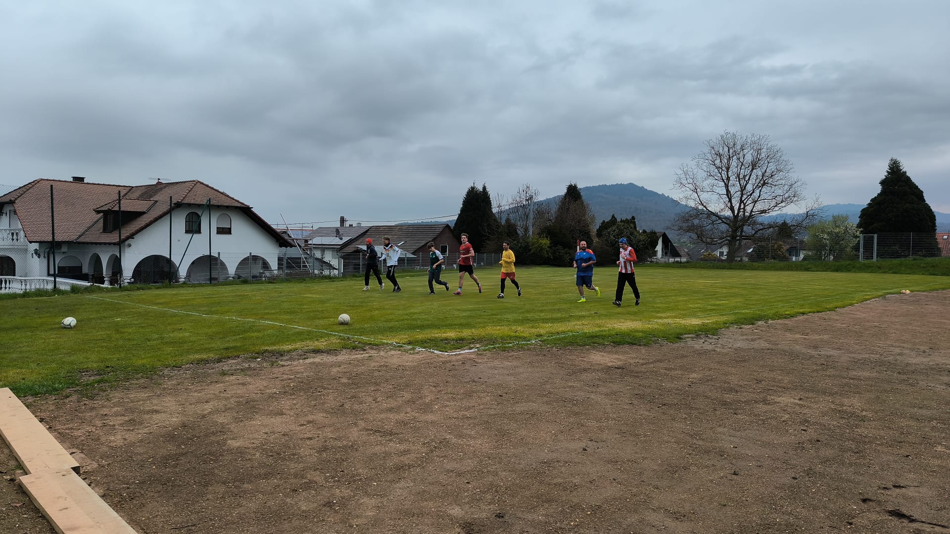 Faustballer nun wieder im Freien